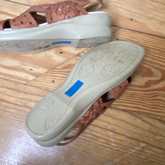 Cobbie Cuddlers Sandals Size 8.5W Tan Lifetime Poron 4000 Huaraches - Picture 6 of 7